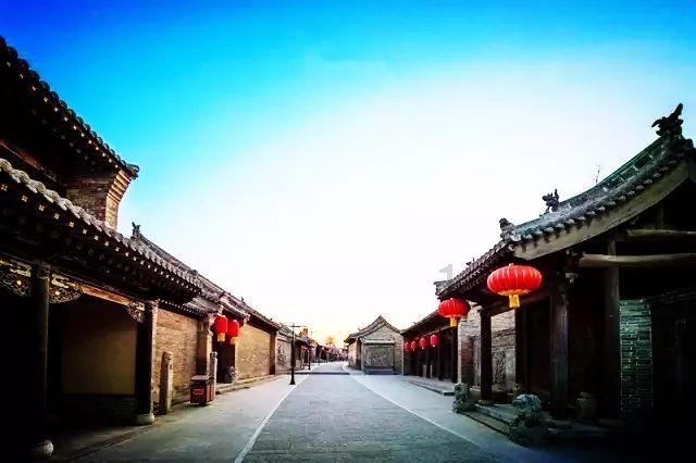太空归来80天后 神十六乘组亮相
